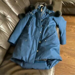 SELLING WOMAN'S LIGHTLY USED MOOSE KNUCKLE JACKET PURCHASED 2021 IN A DARK BLUE